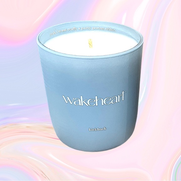 Wakeheart Kickback Scented Candle Lavender Ocean Driftwood Fresh Linen 8 Oz - Picture 2 of 11